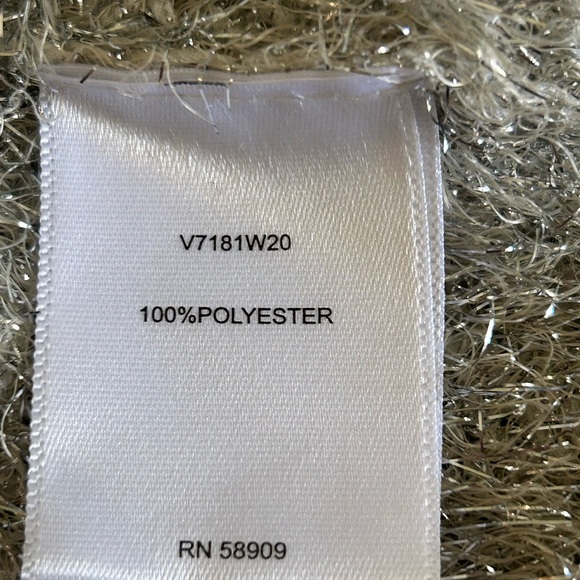 Chelsie&Violet silver/gray sparkly long sleeve v- neck cropped sweater nwt - Picture 6 of 6